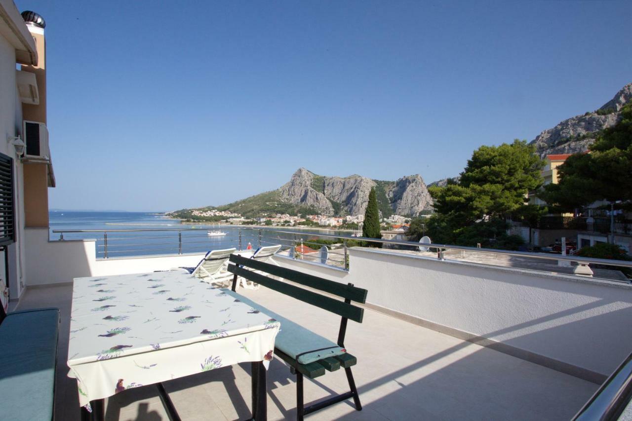 Apartment Lelas Omiš Exteriör bild