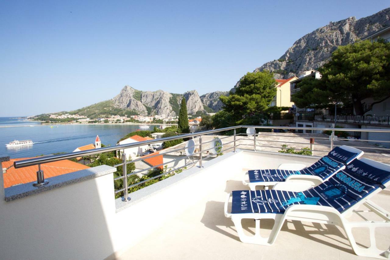 Apartment Lelas Omiš Exteriör bild