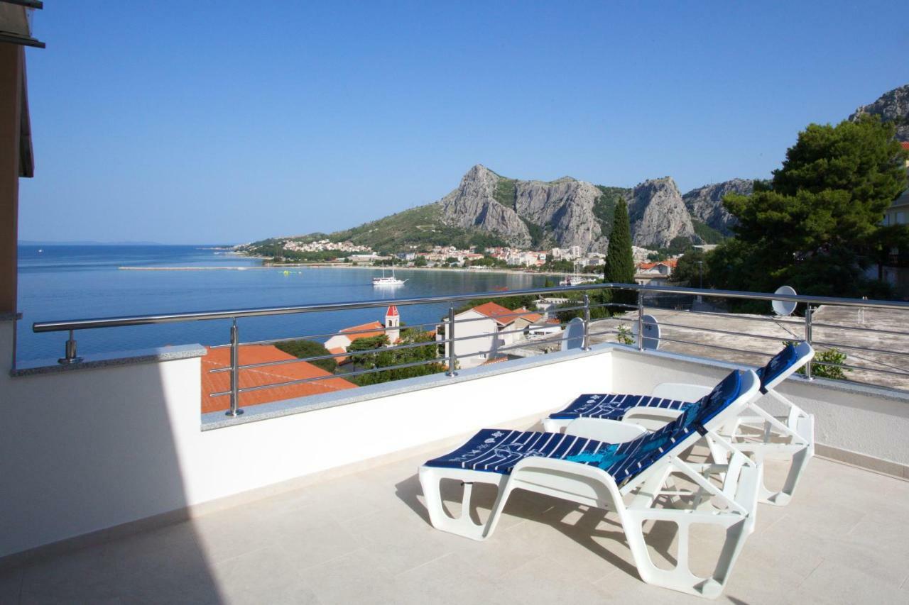 Apartment Lelas Omiš Exteriör bild