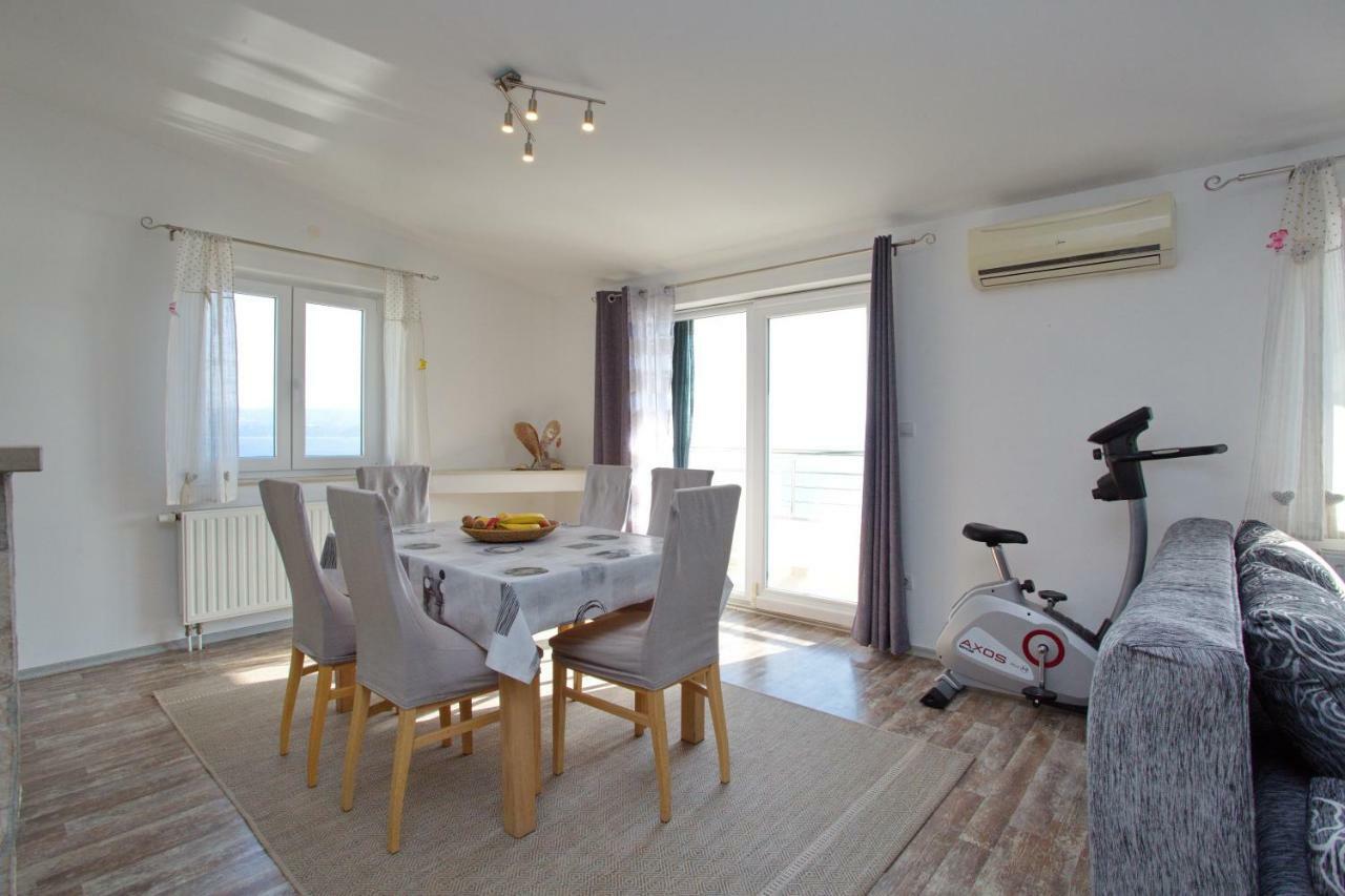 Apartment Lelas Omiš Exteriör bild