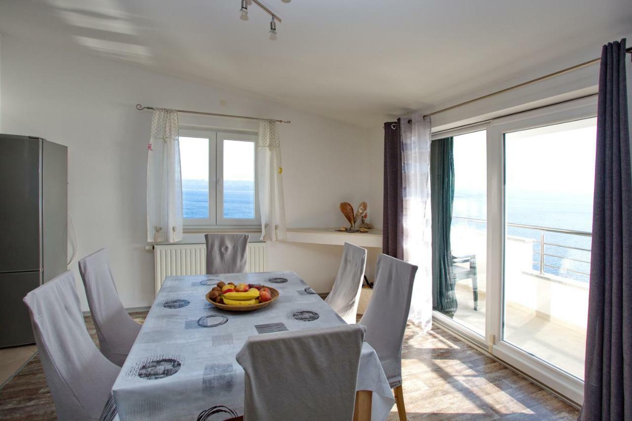 Apartment Lelas Omiš Exteriör bild