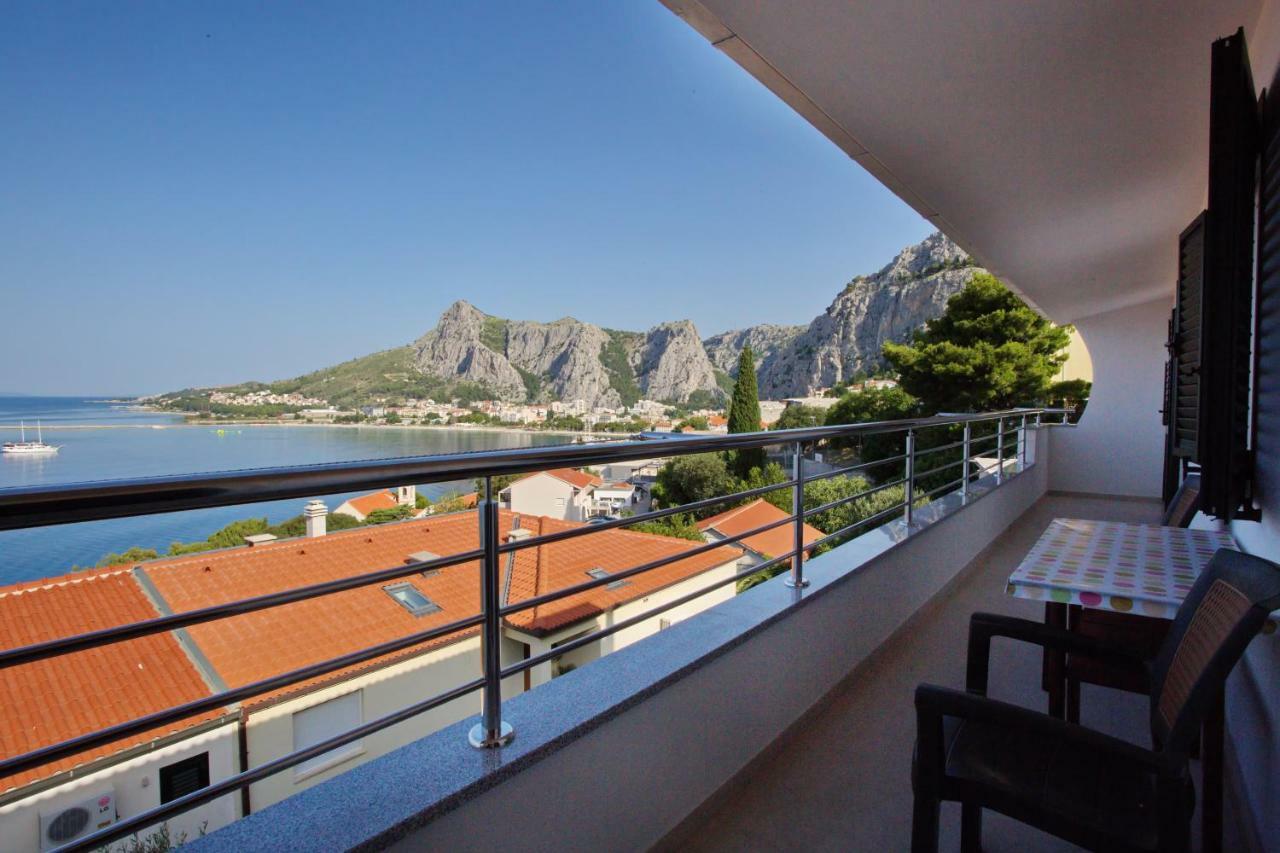 Apartment Lelas Omiš Exteriör bild