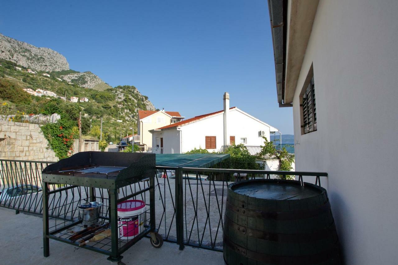 Apartment Lelas Omiš Exteriör bild
